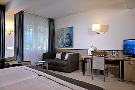 1 Double Bed Designer Room Individually Zodiac Signed CoffeeMaker Bathtub Or Shower Air-Conditioned
