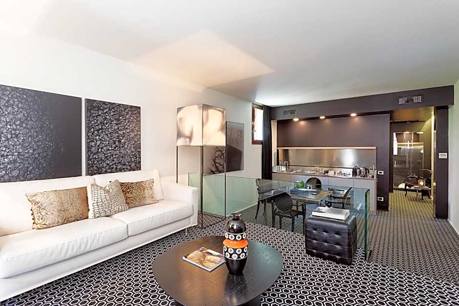 Charming House Iqs