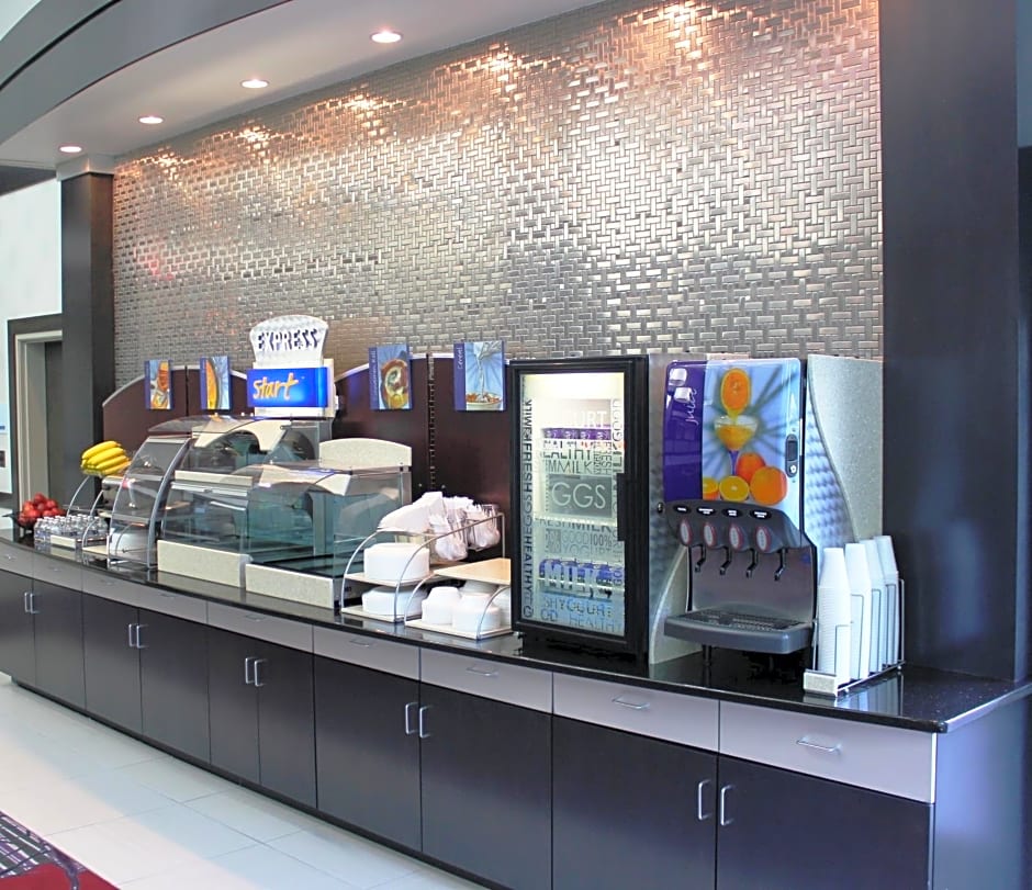Holiday Inn Express & Suites Columbus - Polaris Parkway / COLUMBUS By IHG