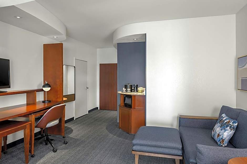 Courtyard by Marriott Evansville East