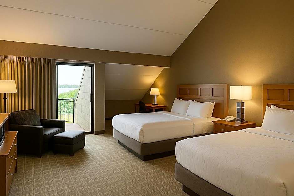 Photo 1 of 7 of Deluxe 1 Queen Bed