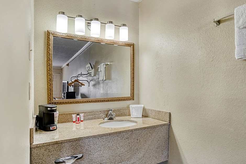 OYO Hotel Pineville LA Hwy 165