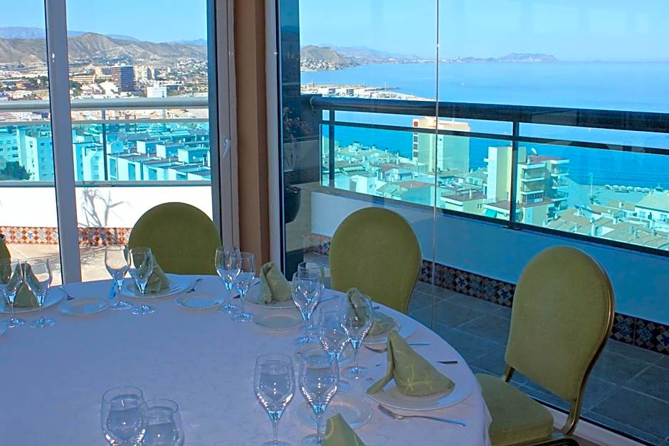 La Familia Gallo Rojo