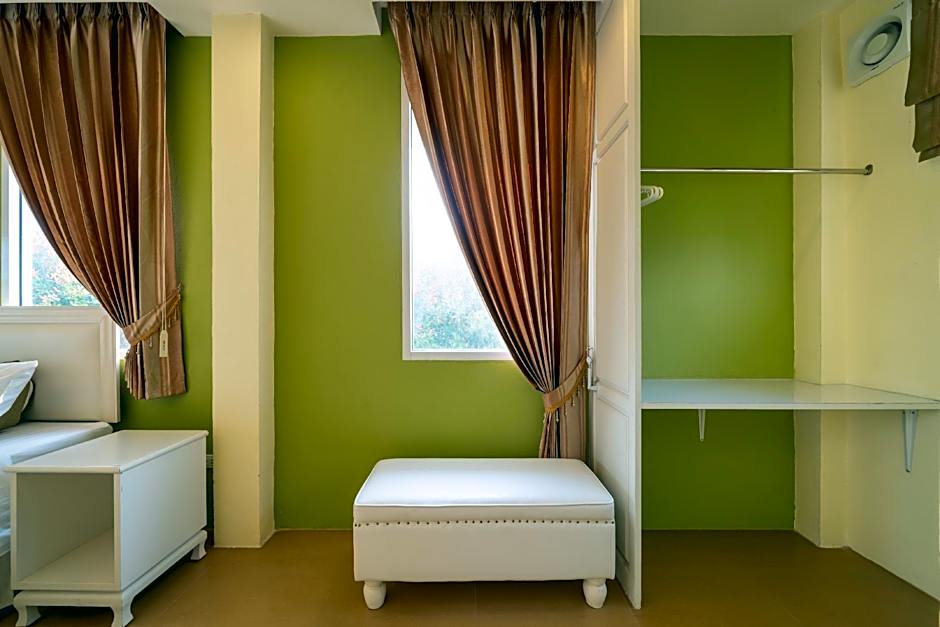 Banlomnow Hotel