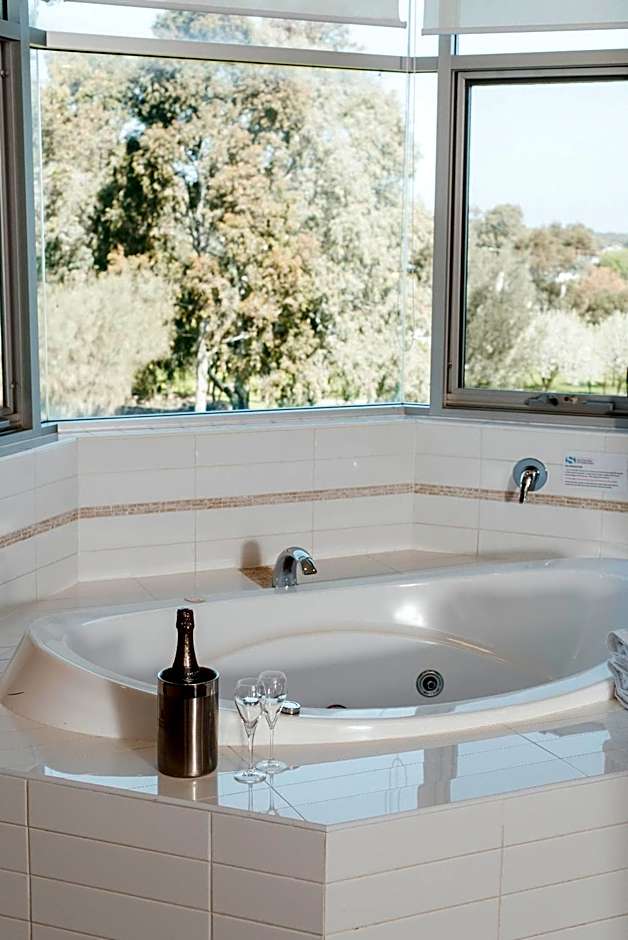 Sfera's Park Suites & Convention Centre