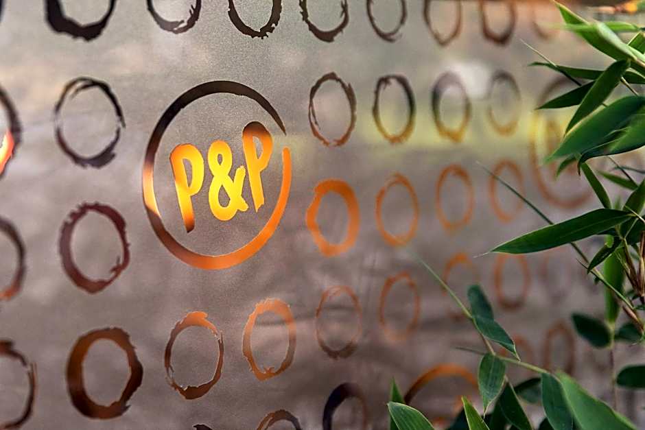 PAUL & PIA - Welcome Home Hotel