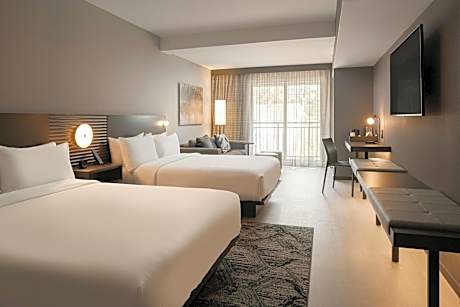 Two Queens Balcony, Guest room, 2 Queen