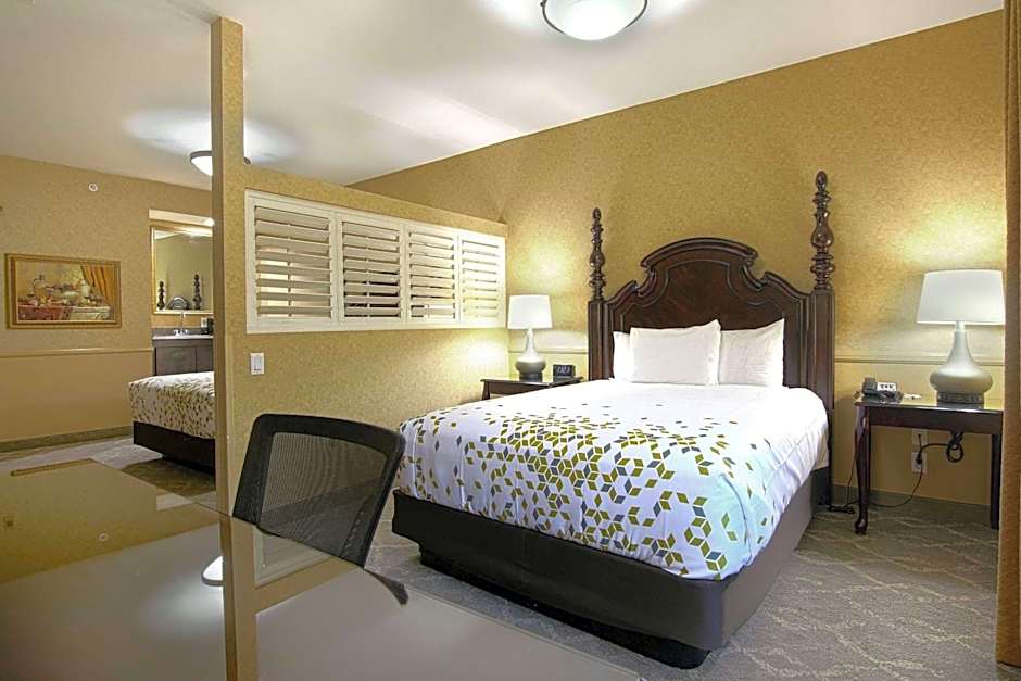 Azure Hotel & Suites Ontario, A Trademark Collection Hotel
