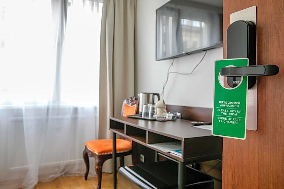 Hotel Attaché