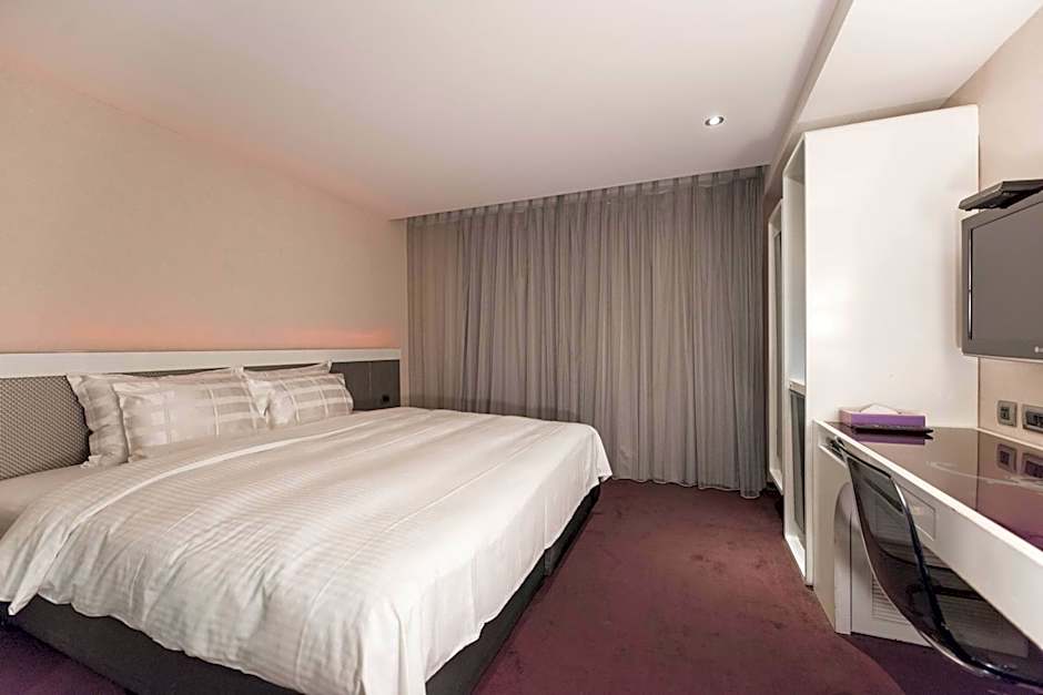 Photo 1 of 3 of Private Resting Double Room - Check-in 12:00 Check-out 19:00 (4 hours)