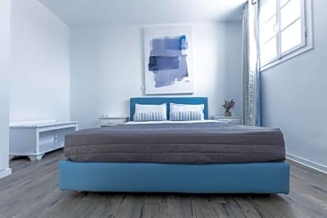 Family Room with Side Sea View