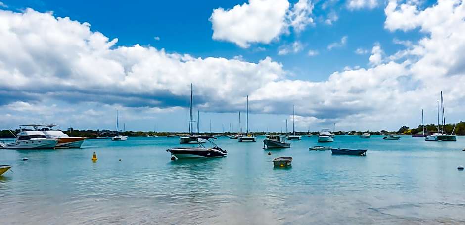 Cozy townhome near beach in heart of Grand Baie