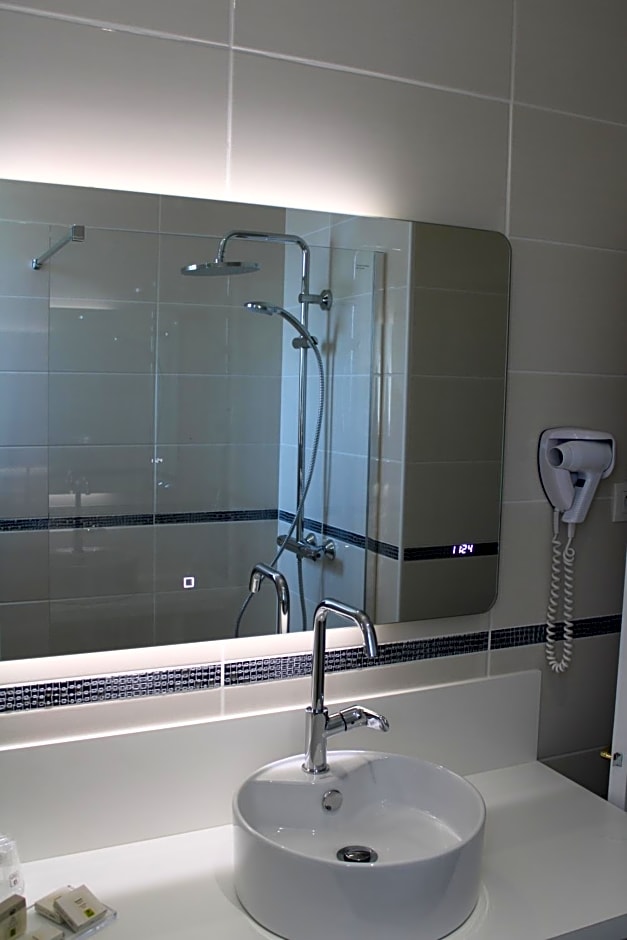 Logis Hotel De Paris