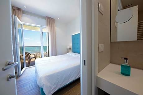 Double or Twin Room with Sea View