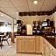Hotel Iron Mountain Inn & Suites