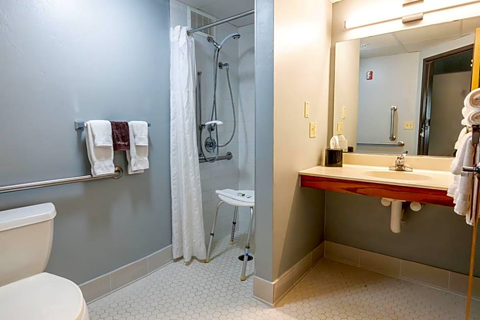 AmericInn by Wyndham Sturgeon Bay