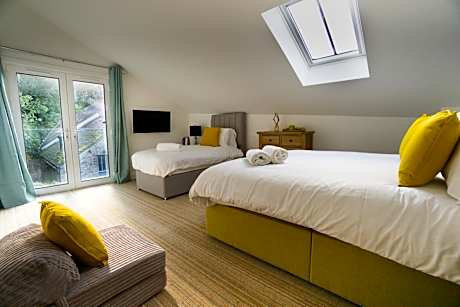 Family Room with Garden View