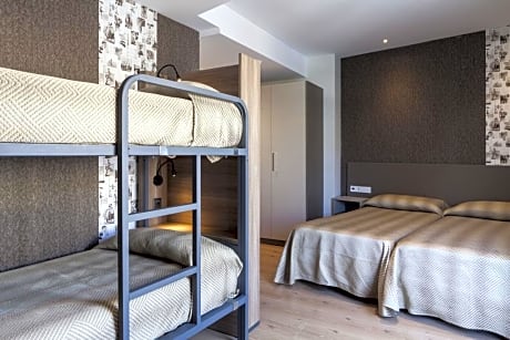 SUPERIOR STUDIO (4 ADULTS IN CAPACITY 4)