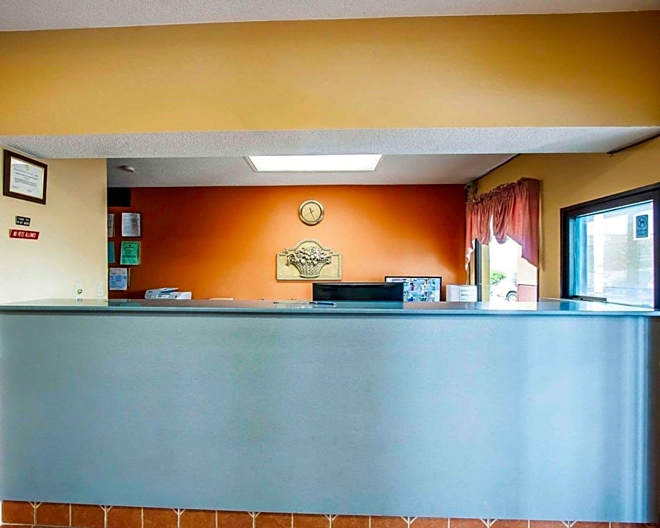 Econo Lodge Inn & Suites Tuscaloosa I-20