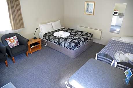 Studio with Shared Bathroom - Disability Access