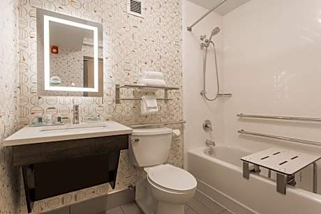 Queen Room with Two Queen Beds- Hearing Accessible Roll in Shower/Non-Smoking