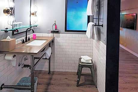 Studio, 1 King Bed with Sofa bed, Balcony (Hearing Accessible) (1 King Bed and 1 Double Sofa Bed)