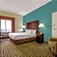 La Quinta Inn & Suites by Wyndham Maingate Fort Jackson