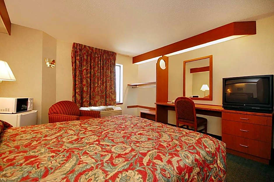 Syracuse Inn and Suites
