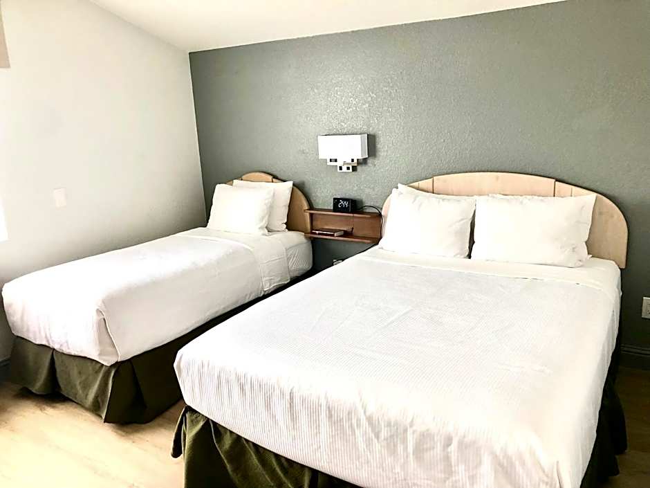 Super 8 by Wyndham Fort Bragg