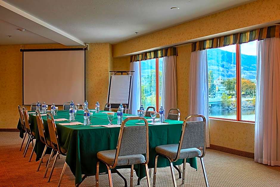 Holiday Inn Hotel & Suites Osoyoos By IHG