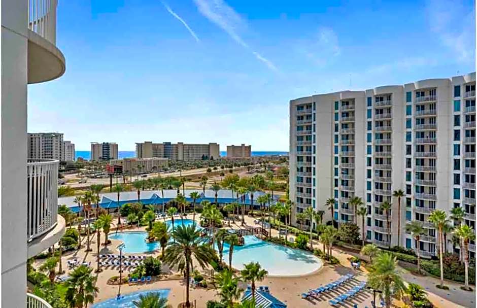 Pink Sunsets at the Palms of Destin Across from Beach, Heated Pool Shuttle & Dining