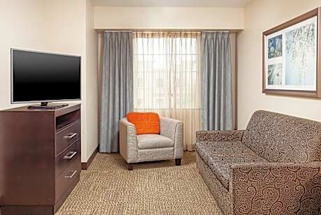 1 King Bed 2 Queen Beds 2 Bedroom Suite