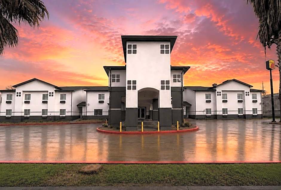 Super 8 by Wyndham Brenham TX
