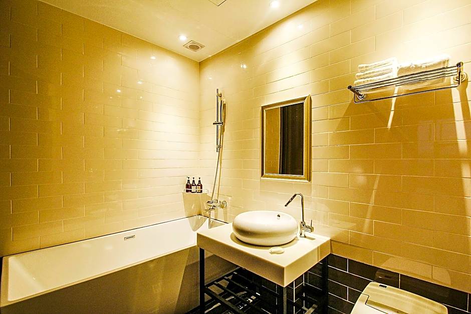 Brown Dot Hotel