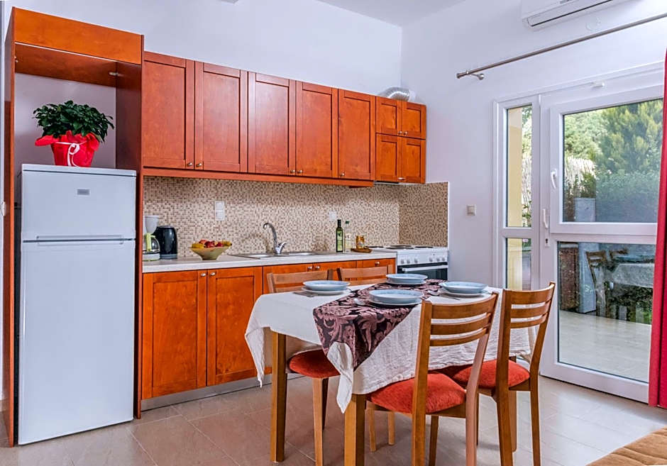 Arsinoi Studios and Apartments