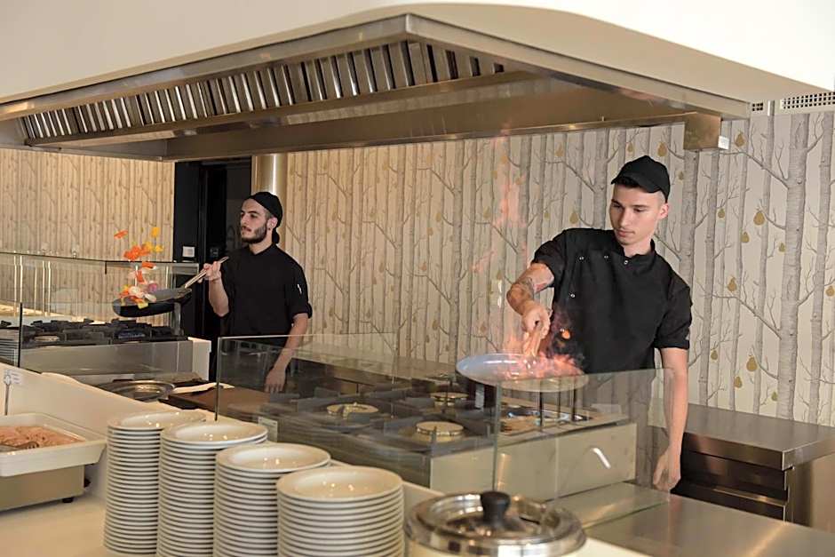 Akrathos Beach Hotel