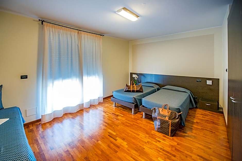 Zdjęcie 1 z 3 — 2 Beds