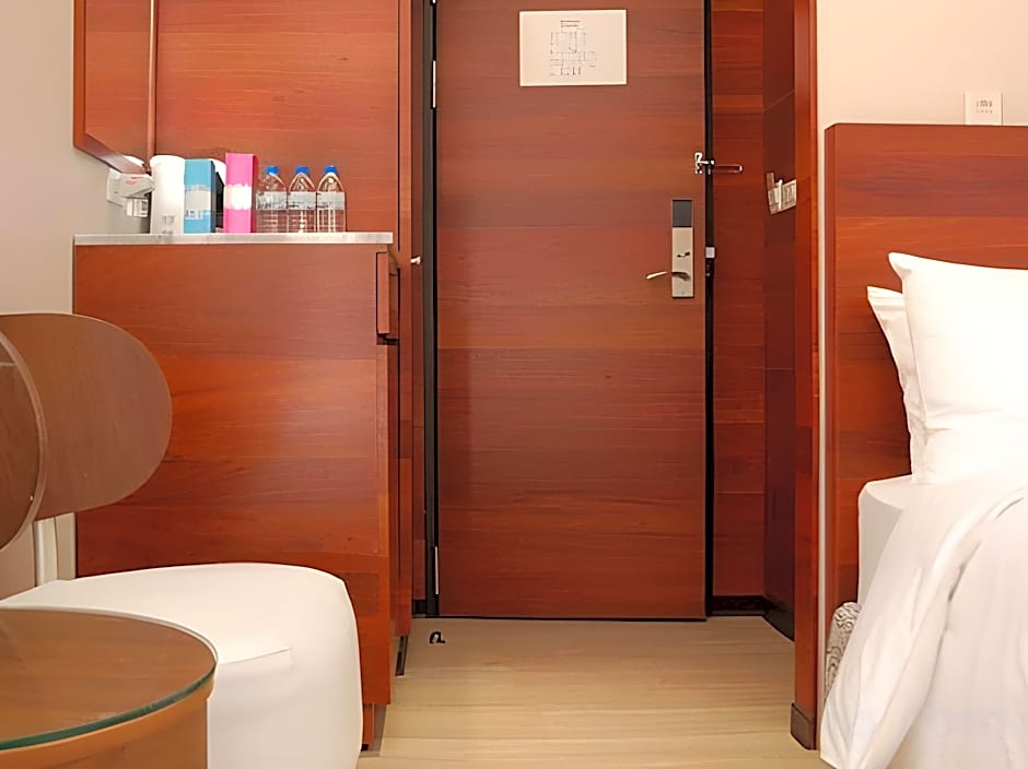 CHECK inn Express Taipei Station