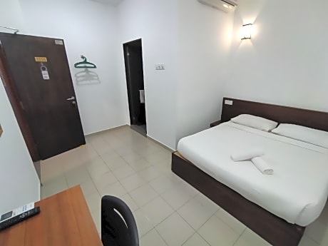 Standard Queen Without Window