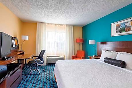 King Room with Adapted Tub - Mobility and Hearing Accessible