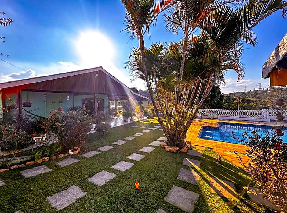 Chácara com piscina, churrasqueira, WiFi e quadra