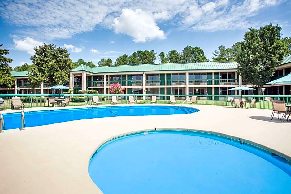 Ramada by Wyndham & Suites Warner Robins