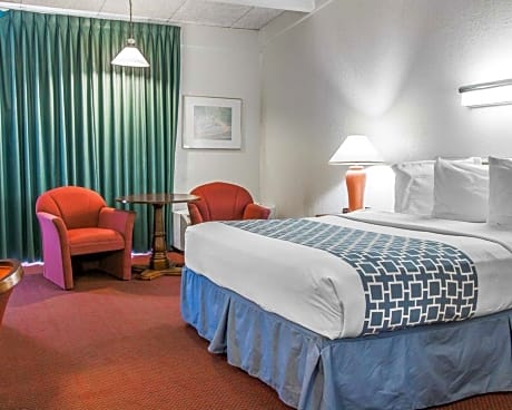 1 Queen Bed, Nonsmoking