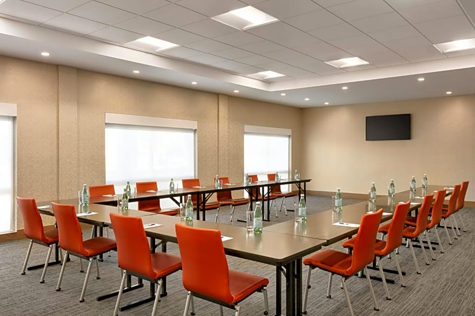 Holiday Inn Express & Suites Salisbury by IHG