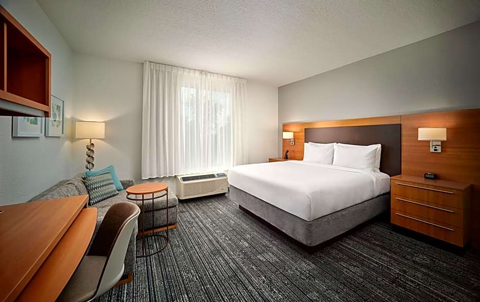 TownePlace Suites by Marriott Orlando at FLAMINGO CROSSINGS Town