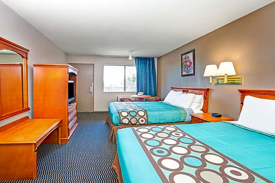 Foto 1 daripada 6 — 2 Queen Beds