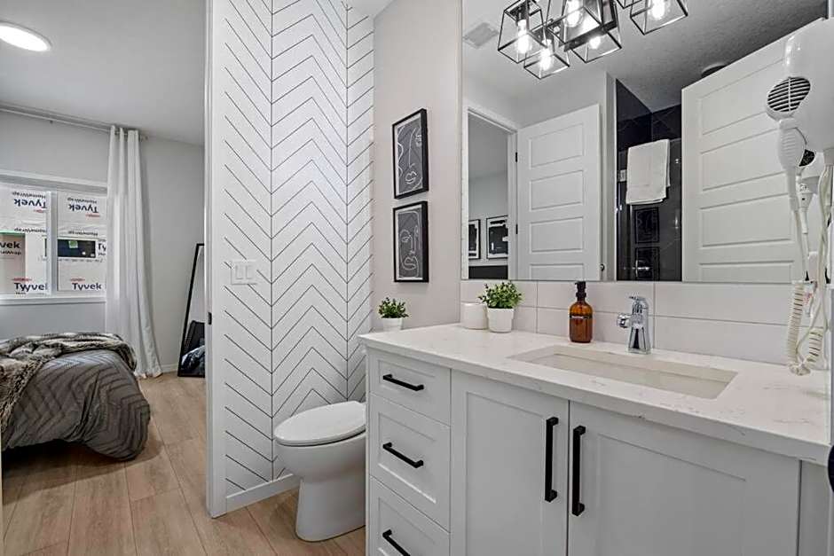 Luxury-4bed with AC-86"TV-BrandNew in Cranston, Calgary