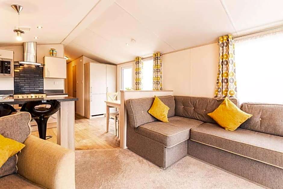 Cedar Lodge With Hot Tub