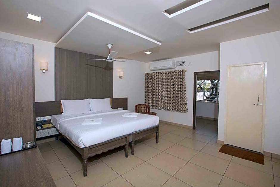 Hotel Sownthariyam