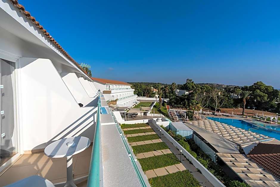Adelais Bay Hotel